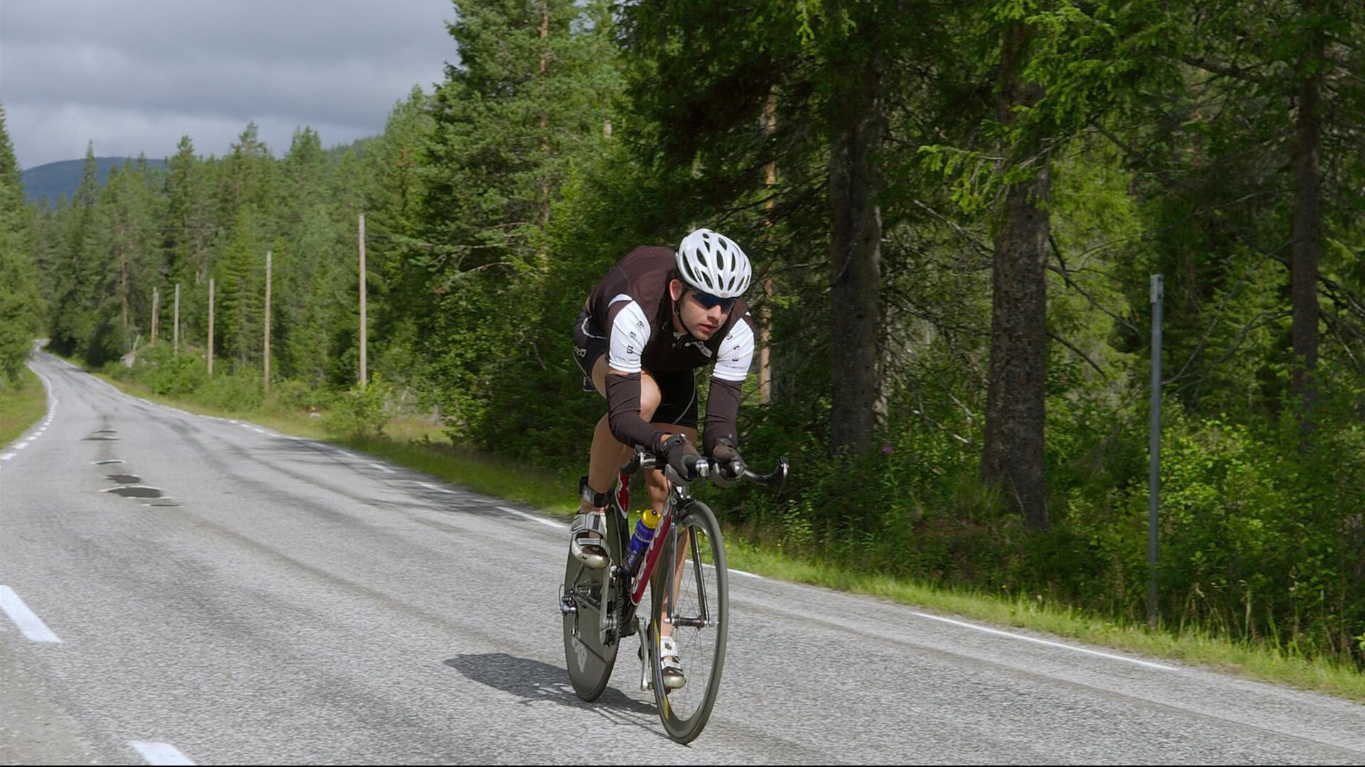 “帕布罗·马特拉:阿根廷美洲狮队的防线主帅,未来更强”