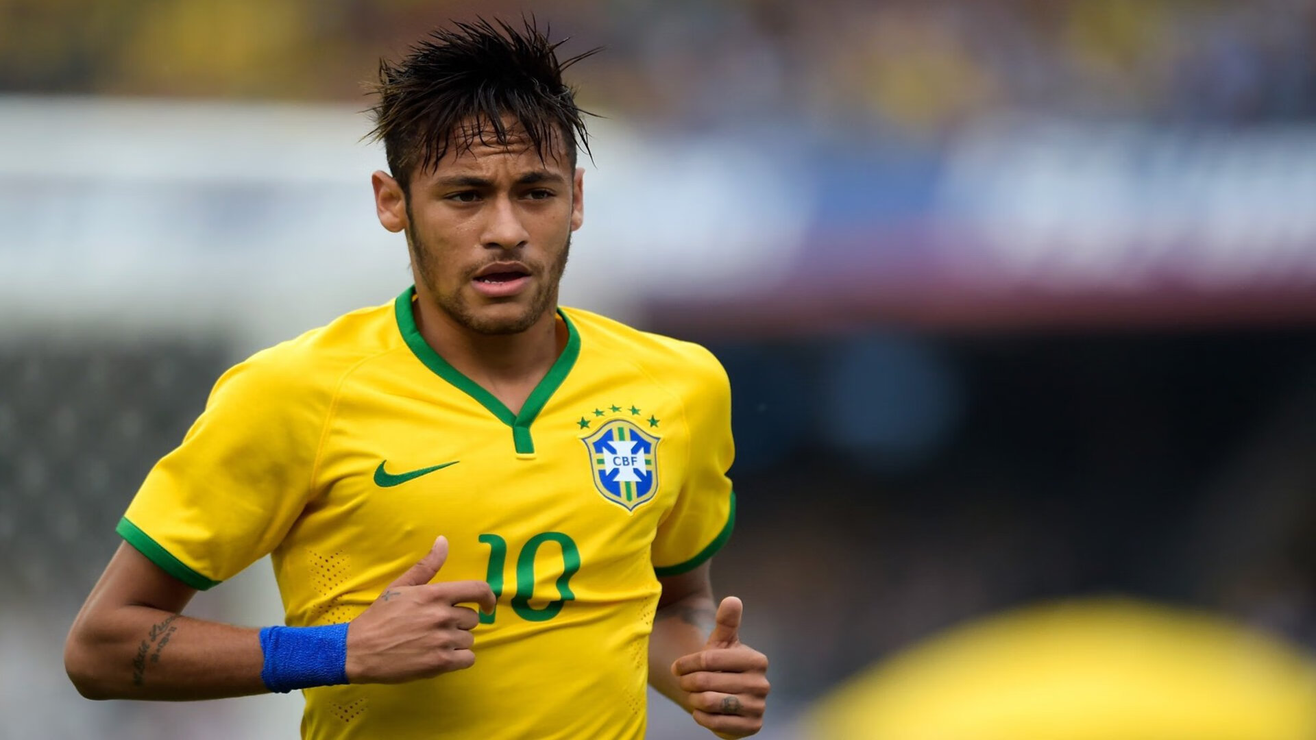 -他的“钢铁防线”在与勇士的比赛中屡次锁死对方外围，助球队稳住局势！